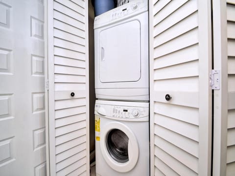 Ocean Sands 504 Beachfront Studio Condo Apartment in Redington Beach