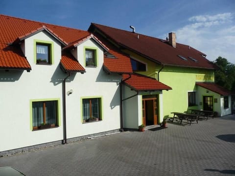 Property building, Restaurant/places to eat