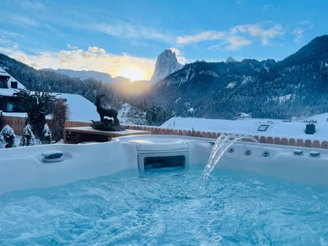 Hot Tub, Massage