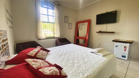 Bed, TV and multimedia, Other, Bedroom, fireplace, oven, air conditioner