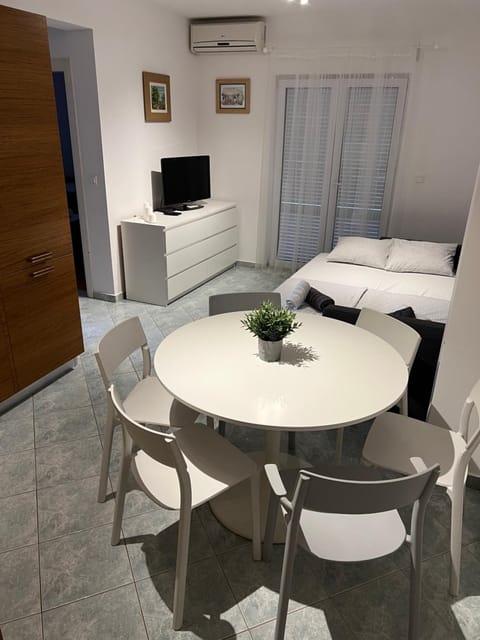 Apartman LOTA Apartment in Novalja