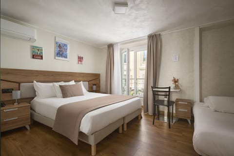 Bed, Photo of the whole room, Seating area, Bedroom