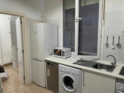 Kitchen or kitchenette, dishwasher