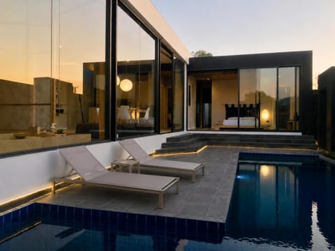 Property building, Day, Pool view, Swimming pool, sunbed