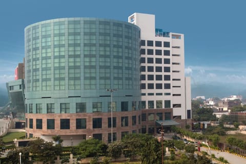 Property building, Facade/entrance, Bird's eye view, Steam room, Balcony/Terrace, Lobby or reception, Fitness centre/facilities, Business facilities, Banquet/Function facilities, Meeting/conference room, City view