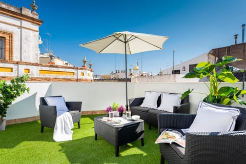 View (from property/room), Balcony/Terrace, Living room, Seating area, sunbed