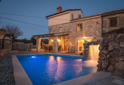 Facade/entrance, Swimming pool
