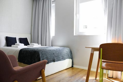 Bed, Living room, Photo of the whole room, Seating area, Bedroom, towels