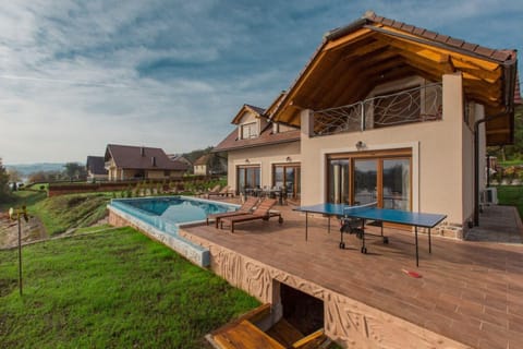 Facade/entrance, Swimming pool