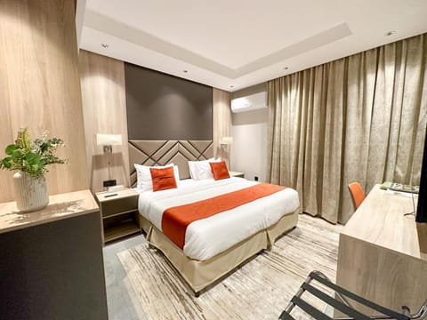 Bed, Photo of the whole room, Decorative detail, Decorative detail, Bedroom, Area and facilities, hair dresser, wardrobe, air conditioner, air conditioner