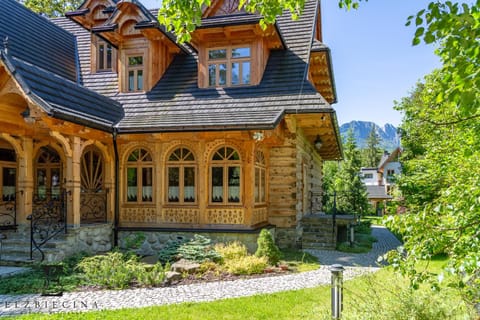 Property building, Spring, Natural landscape, Summer, Garden, Garden view, Mountain view, Area and facilities