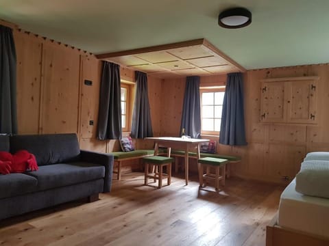 Text overlay, Mountain view, Family