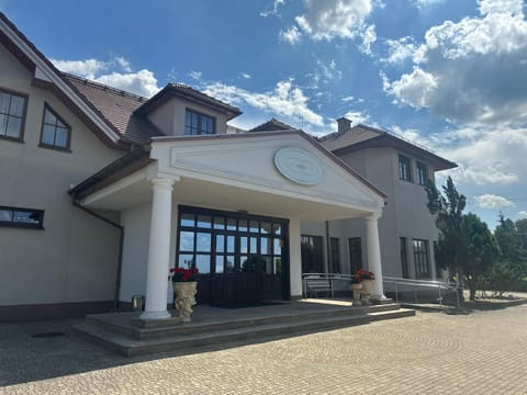Property building, Day