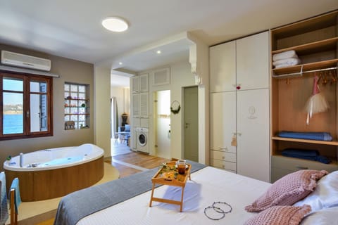 Thalassa mou Seafront suite Apartment in Chania