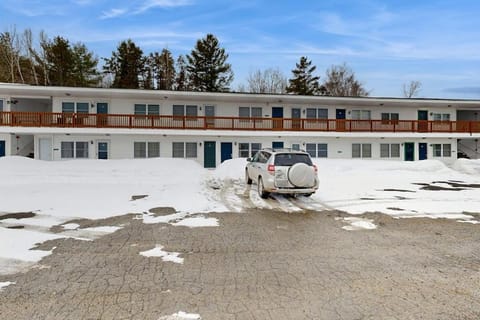 Property building, Day, Winter, Parking