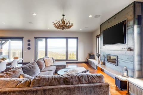 Peaceful Bay Getaway House in Lakeside