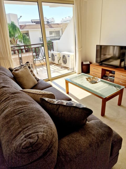 2 bedroom apartment E8 located pool level, sea view, FREE WIFI Apartment in Peyia