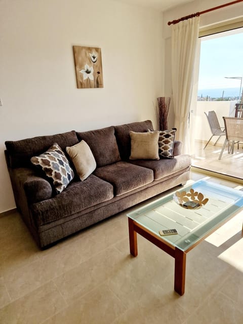 2 bedroom apartment E8 located pool level, sea view, FREE WIFI Apartment in Peyia