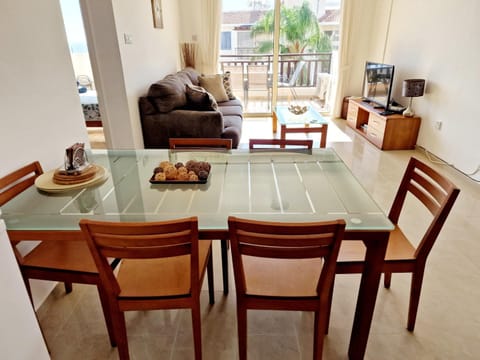 2 bedroom apartment E8 located pool level, sea view, FREE WIFI Apartment in Peyia
