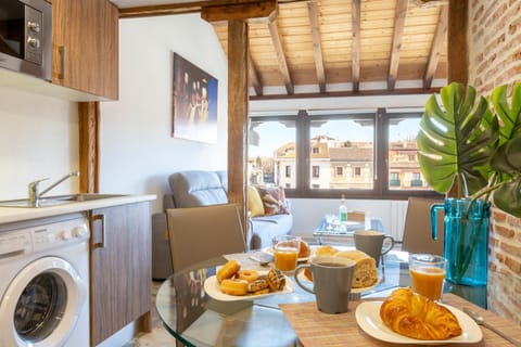 View (from property/room), Kitchen or kitchenette, City view