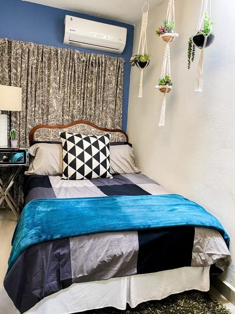 Bed, Kitchen or kitchenette, Bedroom