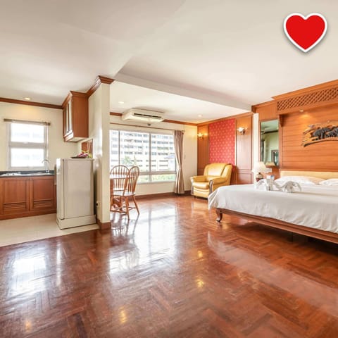 Photo of the whole room, Bedroom