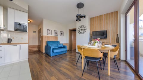 TV and multimedia, Kitchen or kitchenette, Living room