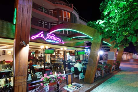 Property building, Restaurant/places to eat