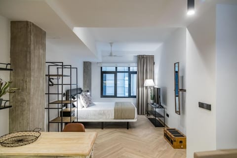 Bed, Photo of the whole room, Seating area