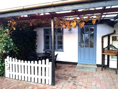 Facade/entrance, Balcony/Terrace