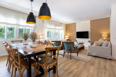 TV and multimedia, Living room, Seating area, Dining area