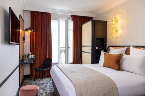 Bed, Coffee/tea facilities, Bedroom, Street view