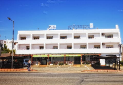 Restaurant/places to eat, Facade/entrance, Balcony/Terrace, Lounge or bar, Photo of the whole room, Decorative detail, Decorative detail, Beach, Beach, Mountain view, Sea view, Street view, Area and facilities, Shopping Area