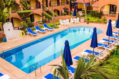 Swimming pool