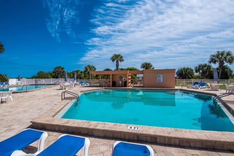 Island Oasis - 3br 2ba - steps to the ocean! House in Saint Augustine Beach