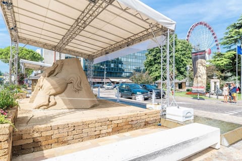 Nearby landmark, Neighbourhood, Location