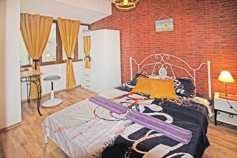 Bed, Photo of the whole room, Seating area, Bedroom, towels, wardrobe
