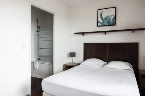 Bed, Bathroom, Bedroom