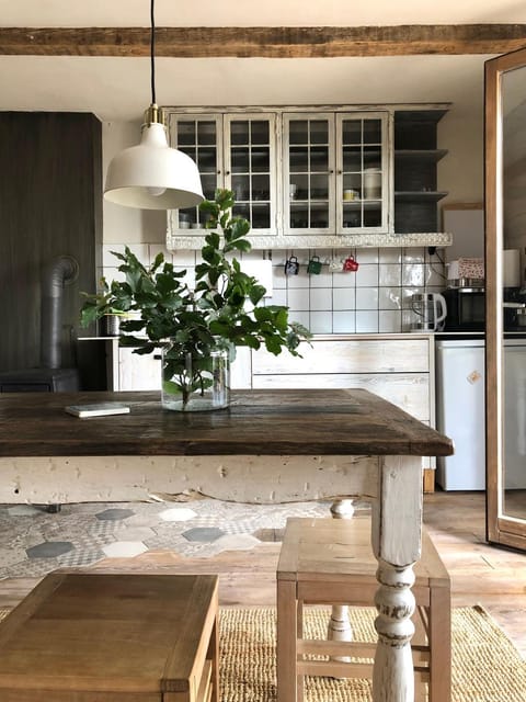 Seating area, Dining area, kitchen