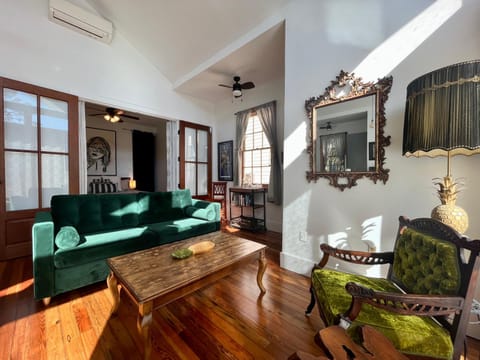 Auld Sweet Olive Bed and Breakfast Bed and Breakfast in Faubourg Marigny