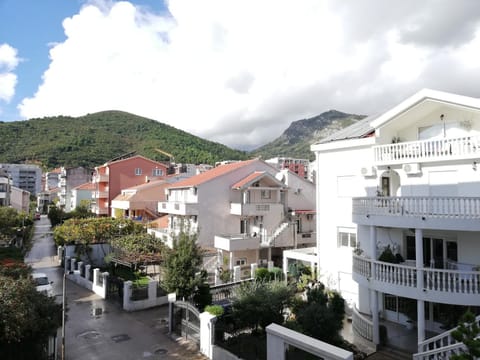Neighbourhood, City view, Mountain view, Street view