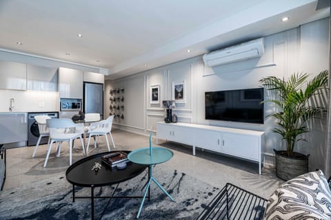 404 The Cosmopolitan, Sea Point Apartment in Sea Point