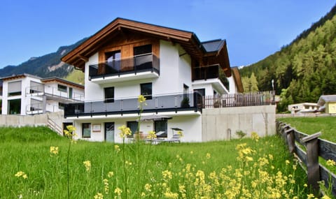 BBQ facilities, Garden, Balcony/Terrace