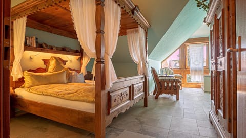 Bed, Decorative detail