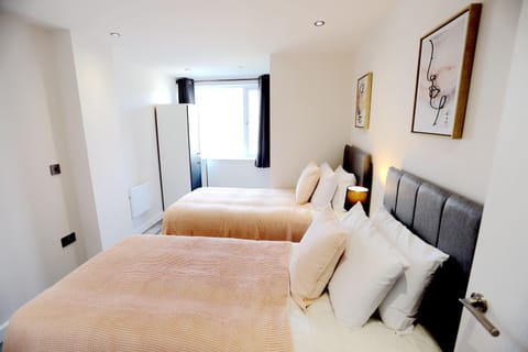 Staff, Spring, Bed, Day, Night, People, Winter, Summer, Photo of the whole room, Decorative detail, Bedroom, Autumn, On site, Sunrise, Sunset, Family