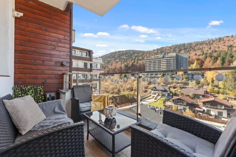 Property building, Day, Natural landscape, View (from property/room), Balcony/Terrace, Balcony/Terrace, Seating area, Mountain view