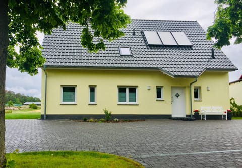 Property building, Facade/entrance, Property logo or sign