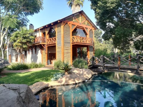 Property building, Garden, Swimming pool