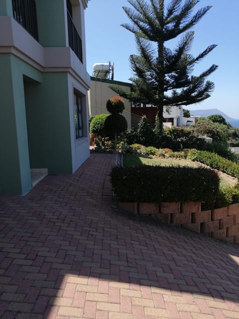 Froggy at the Pond Vacation rental in Cape Town