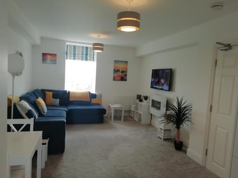 Rhodri Apartment with Sea Views and Sun Terrace House in Trearddur Bay
